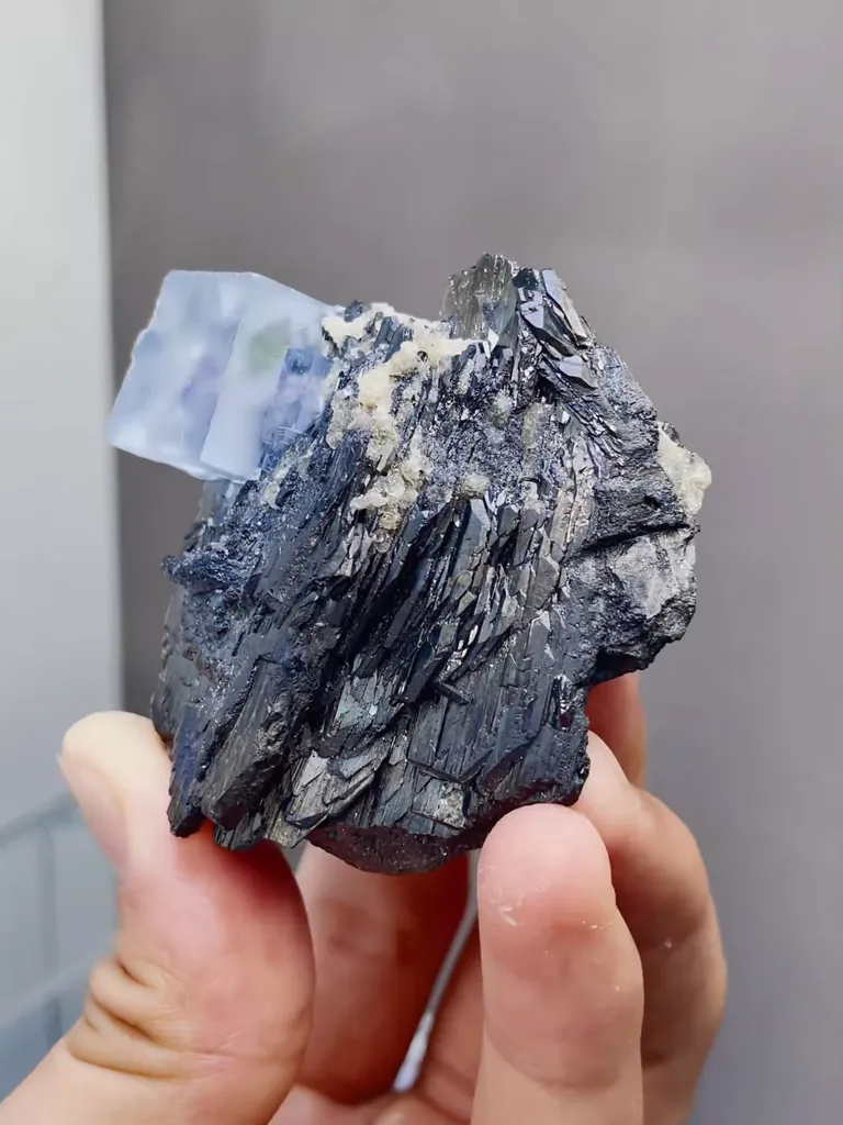Natural Blue Fluorite and Wolframite coexist comes from Yaogangxian,Hunan 60*30*55MM - image 3
