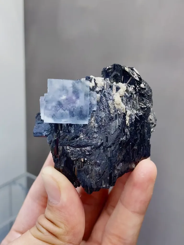 Natural Blue Fluorite and Wolframite coexist comes from Yaogangxian,Hunan 60*30*55MM - image 4
