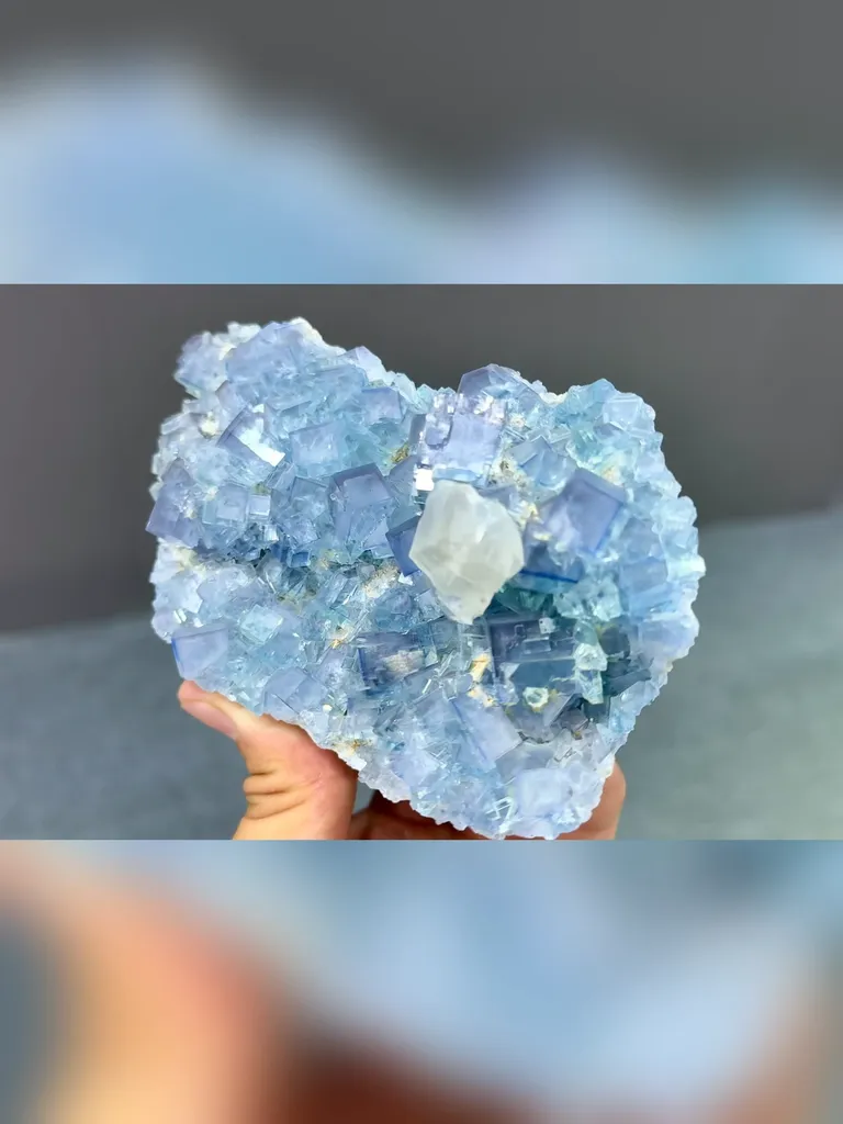 Natural Blue Fluorite Coexists with Mercedes-Benz Calcite comes from Xianghualing,Hunan 120*75*35MM - image 4