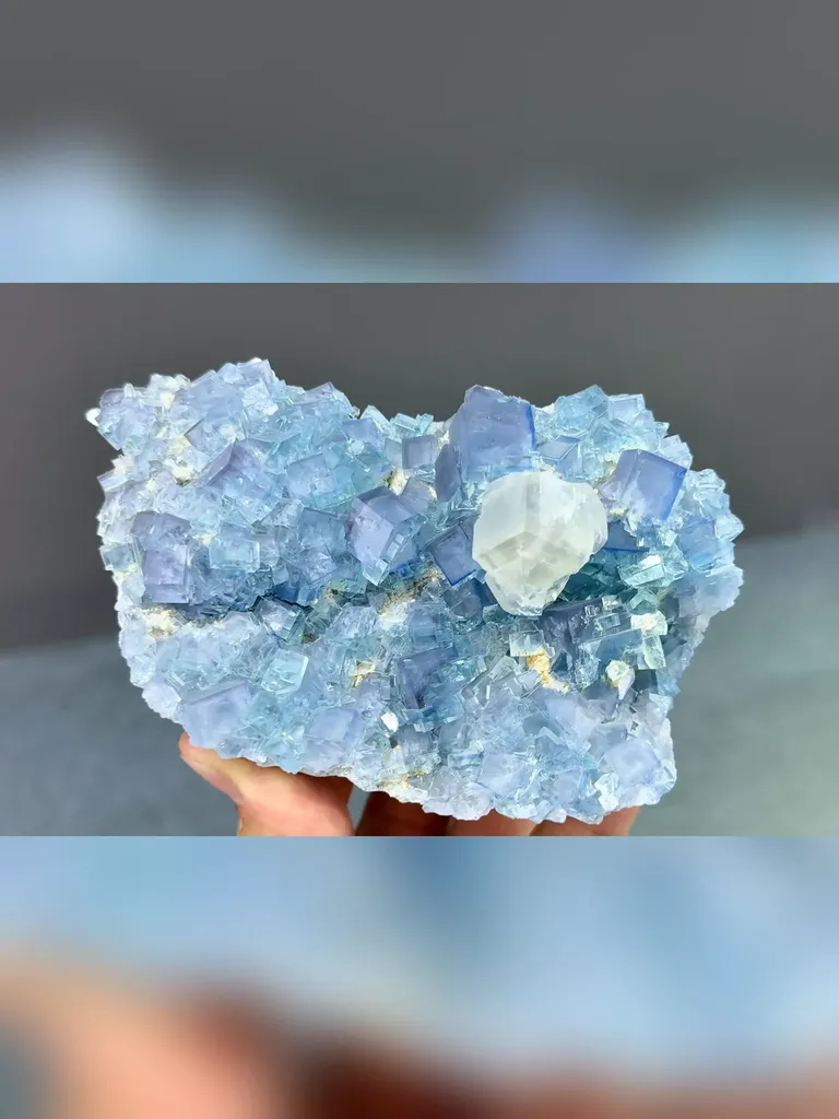 Natural Blue Fluorite Coexists with Mercedes-Benz Calcite comes from Xianghualing,Hunan 120*75*35MM - image 5