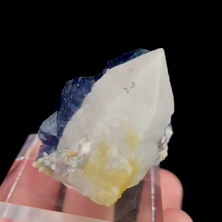 Natural Blue Octahedral Fluorite and Quartz, Mineral Specimen: Inner Mongolia,China (35*30*30MM) - image 5
