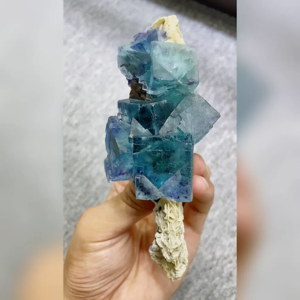 Natural Blue Phantom Fluorite and Calcite comes from Yindu,Inner Mongolia 55*45*140MM image