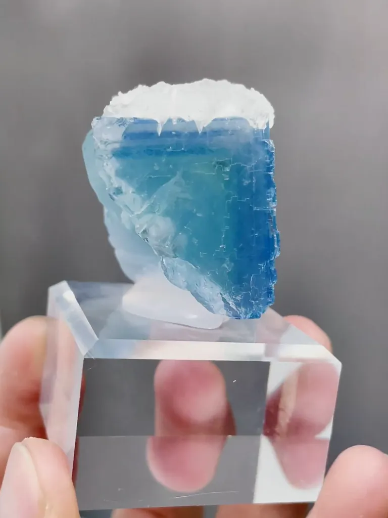 Natural Blue Phantom Fluorite and Flaky Calcite coexist comes from Yaogangxian,Hunan 35*30*25MM - image 4