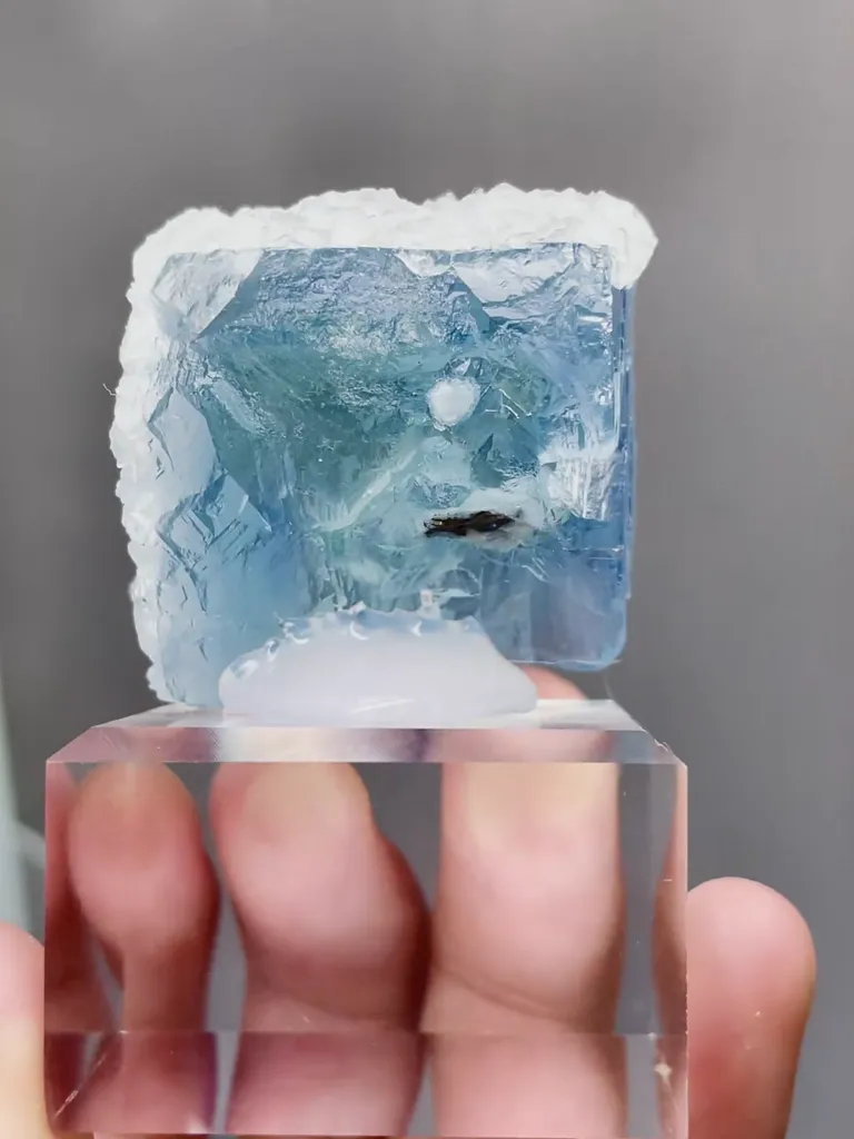 Natural Blue Phantom Fluorite and Flaky Calcite coexist comes from Yaogangxian,Hunan 35*30*25MM image