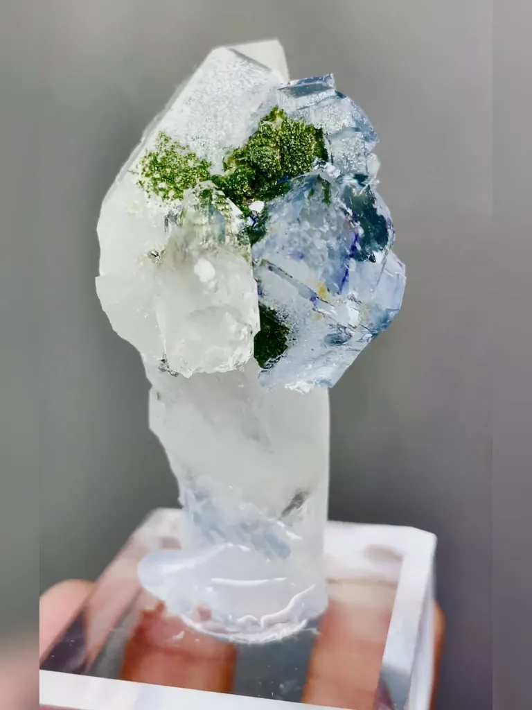 Natural Blue Phantom Fluorite and Quartz coexist comes from Yaogangxian,Hunan 35*30*55MM - image 4