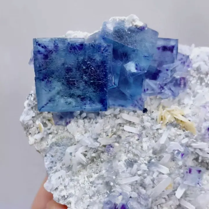 Natural Blue Phantom Fluorite and Quartz Symbiosis comes from Yindu,Inner Mongolia 70*60*35MM - image 3