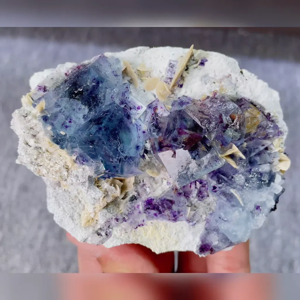 Natural Blue Phantom Fluorite and Siderite Symbiosis comes from Yindu,Inner Mongolia 90*70*35MM image