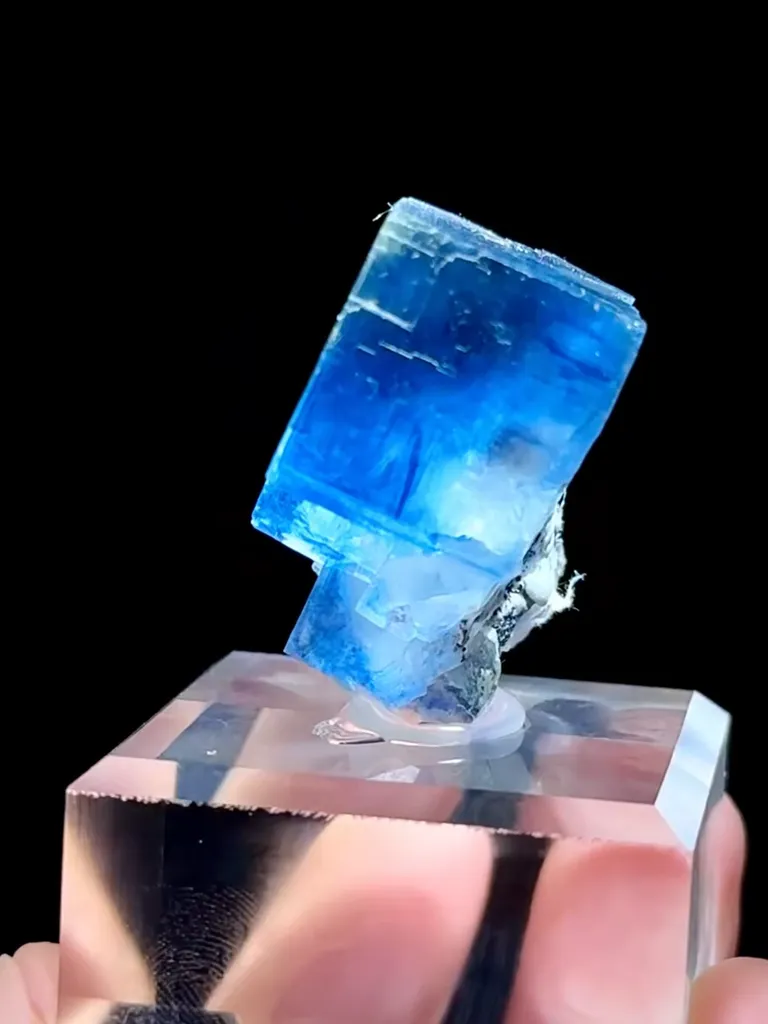 Natural Blue Phantom Fluorite comes from Xianghualing,Hunan 30*20*30MM - image 2