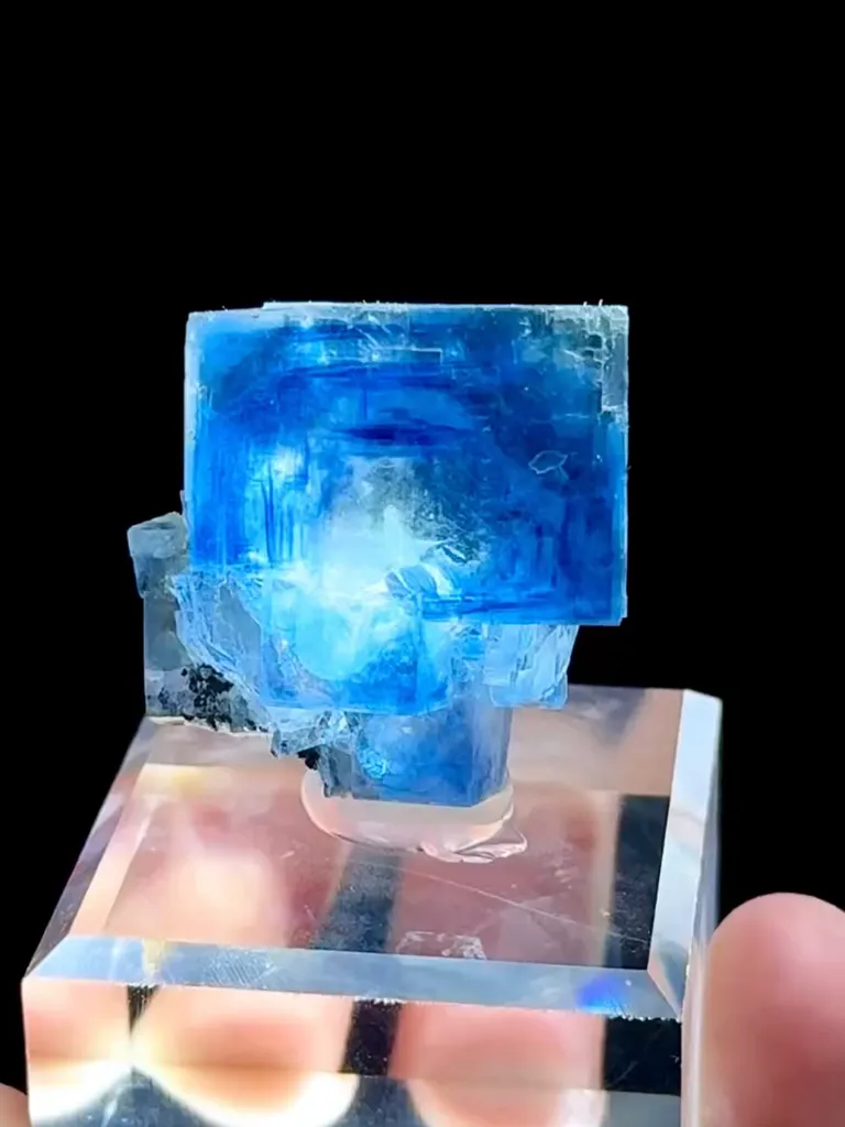 Natural Blue Phantom Fluorite comes from Xianghualing,Hunan 30*20*30MM image