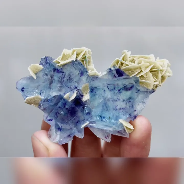 Natural Blue Phantoms Fluorite and Siderite Symbiosis comes from Yindu, Inner Mongolia 70*40*10MM image