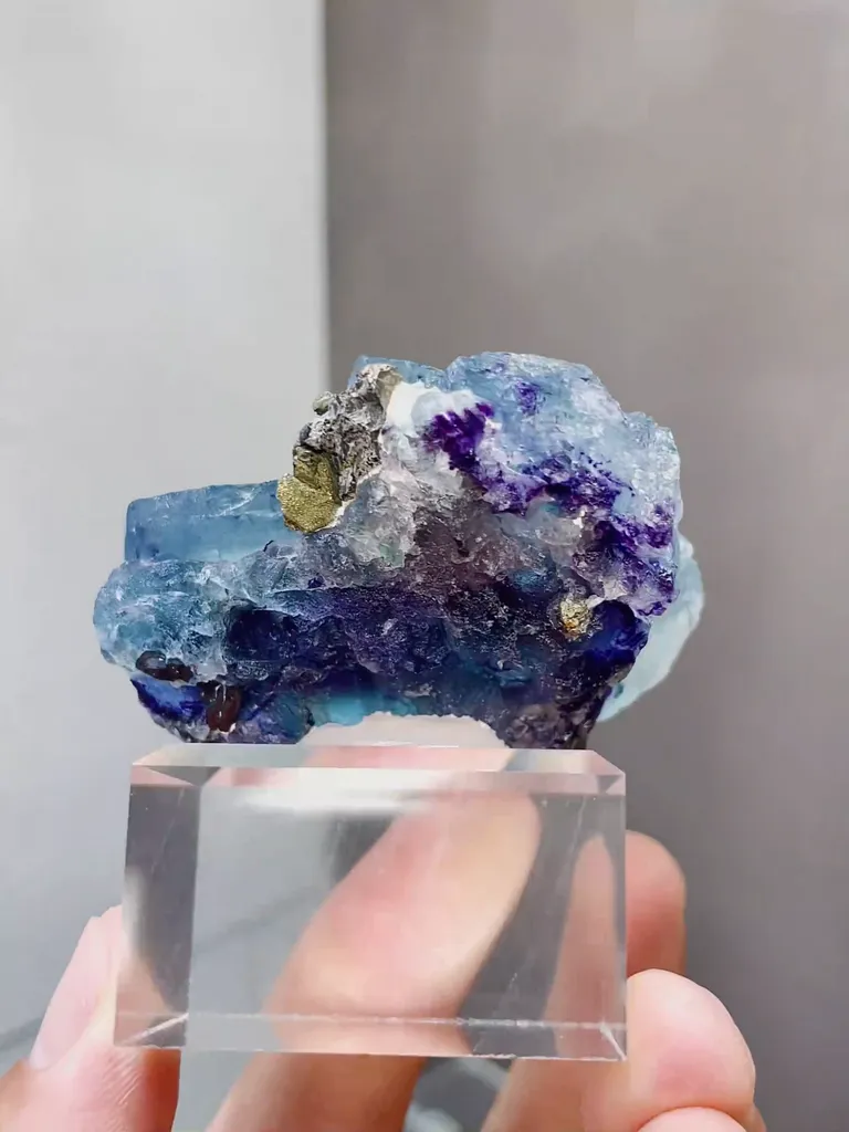 Natural Blue Purple Cubic Fluorite comes from Yindu,Inner Mongolia 55*35*30MM - image 4