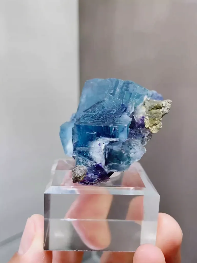 Natural Blue Purple Cubic Fluorite comes from Yindu,Inner Mongolia 55*35*30MM - image 3