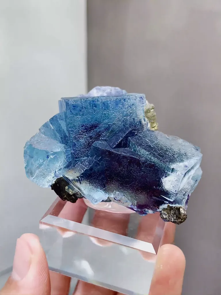 Natural Blue Purple Cubic Fluorite comes from Yindu,Inner Mongolia 55*35*30MM - image 5