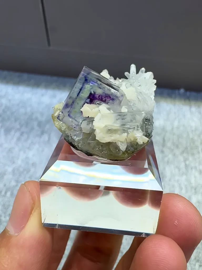 Natural Blue Purple Phantom Fluorite  and Crystal Coexist comes from Yaogangxian,Hunan 35*25*15MM - image 3