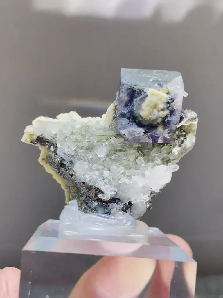 Natural Blue Purple Phantom Fluorite and Mica coexist comes from Yindu,Inner Mongolia 45*15*40MM - image 3
