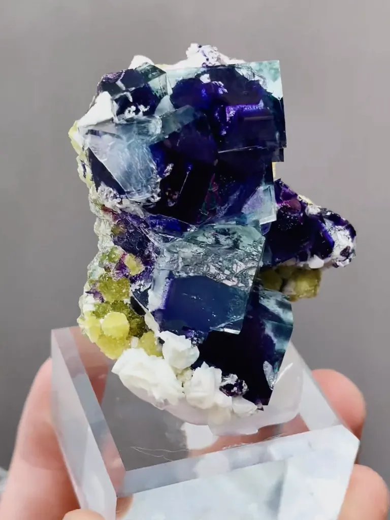 Natural Blue Purple Phantom Fluorite coexists with Mica comes from Yindu,Inner Mongolia 45*30*50MM image