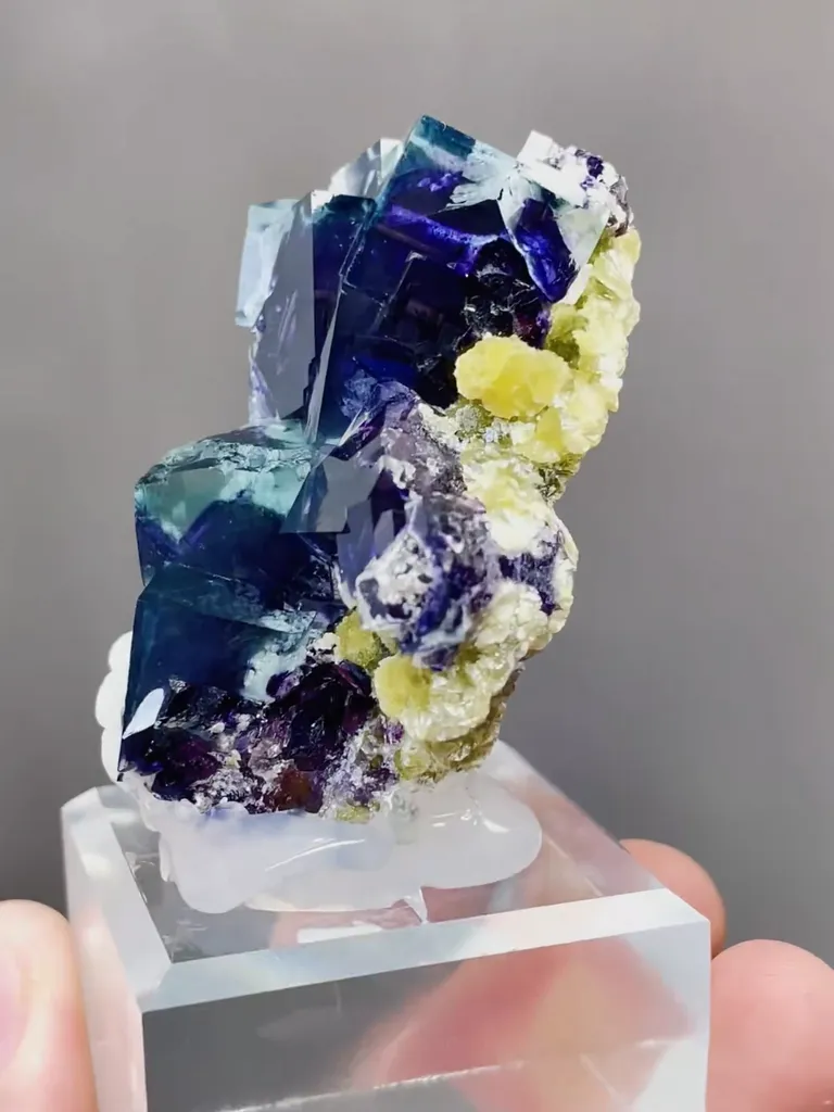 Natural Blue Purple Phantom Fluorite coexists with Mica comes from Yindu,Inner Mongolia 45*30*50MM - image 2