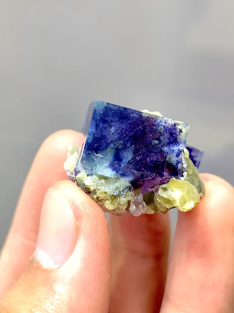 Natural Blue Purple Phantom Fluorite coexists with Mica comes from Yindu,Neimenggu 25*25*15MM - image 2