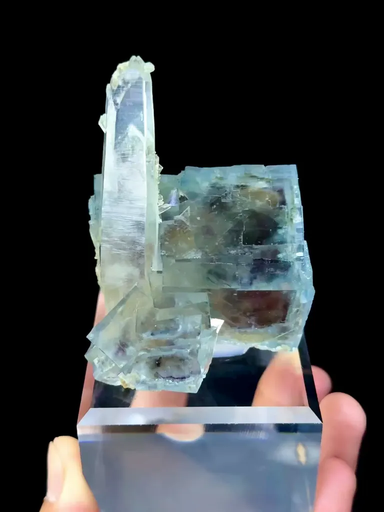 Natural Blue Purple Phantom Fluorite Coexists With Quartz comes from Yaogangxian,Hunan 50*50*70MM image