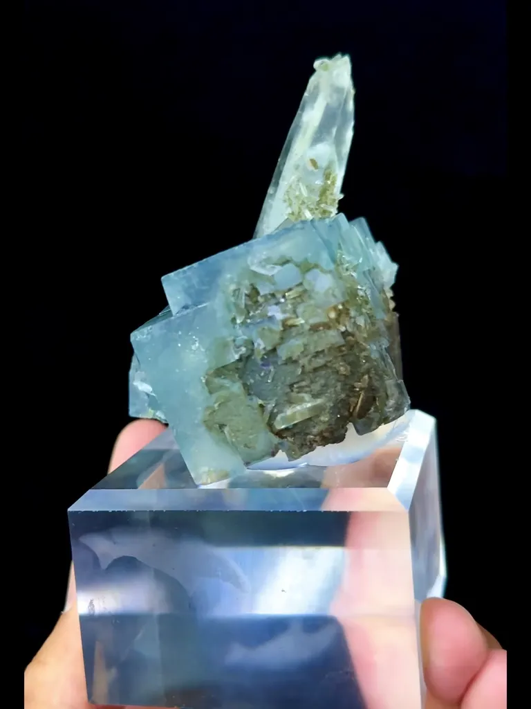 Natural Blue Purple Phantom Fluorite Coexists With Quartz comes from Yaogangxian,Hunan 50*50*70MM - image 4