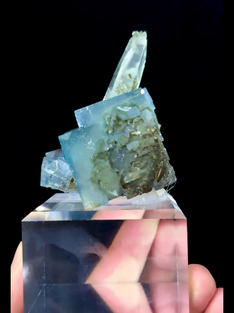 Natural Blue Purple Phantom Fluorite Coexists With Quartz comes from Yaogangxian,Hunan 50*50*70MM - image 3