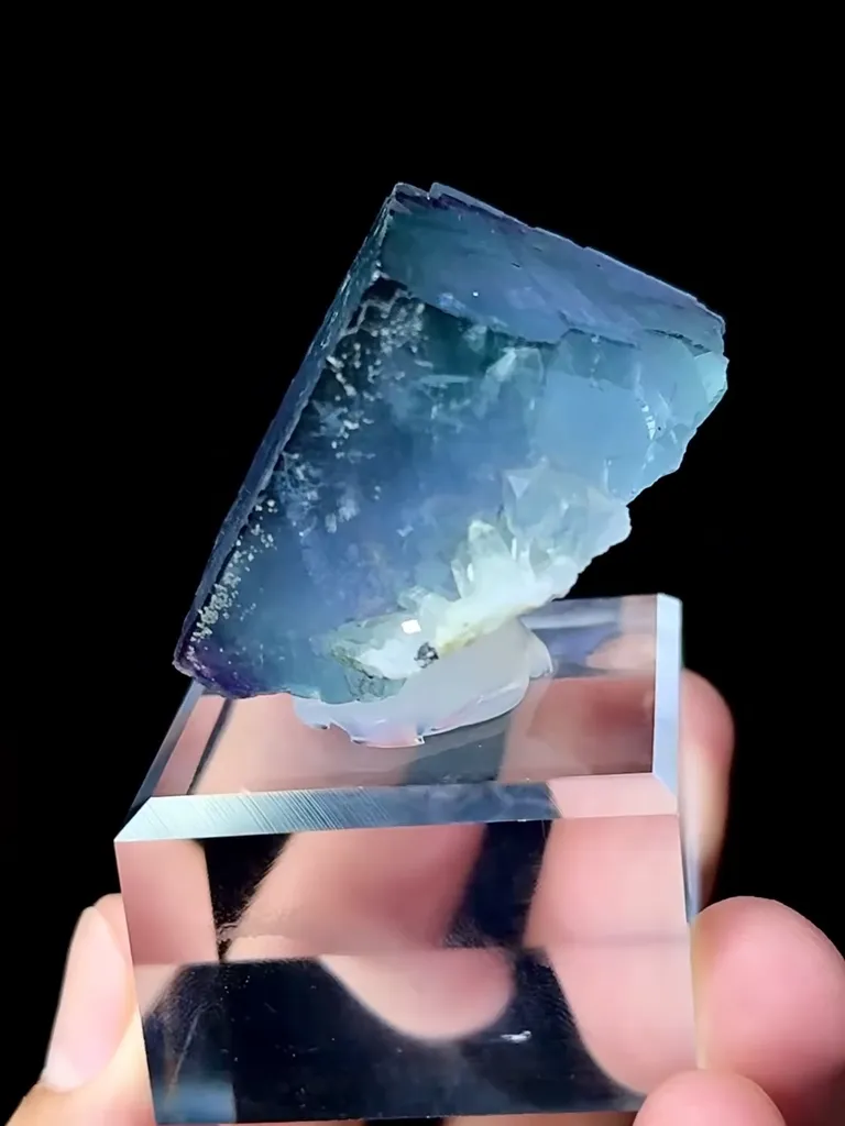 Natural Blue Purple Phantom Fluorite comes from Yaogangxian,Hunan 40*35*30MM - image 5