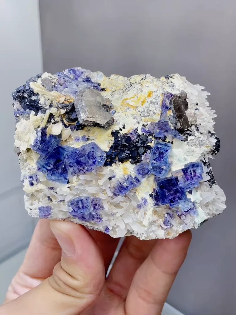 Natural Blue Purple Phantom Fluorite comes from Yindu, Inner Mongolia 80*25*70MM image