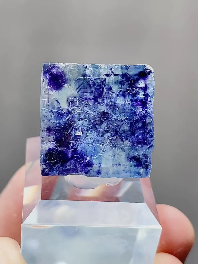 Natural Blue Purple Phantom Fluorite comes from Yindu,Inner Mongolia 20*15*20*70MM image
