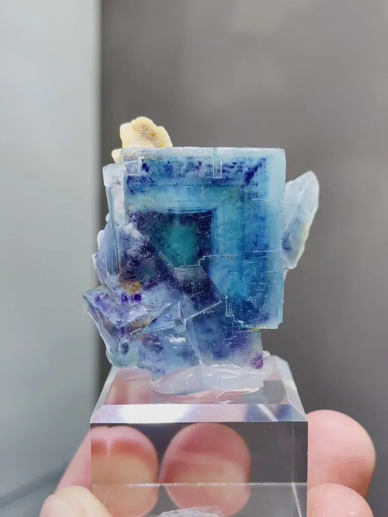 Natural Blue Purple Phantom Fluorite comes from Yindu,Inner Mongolia 35*20*30MM image