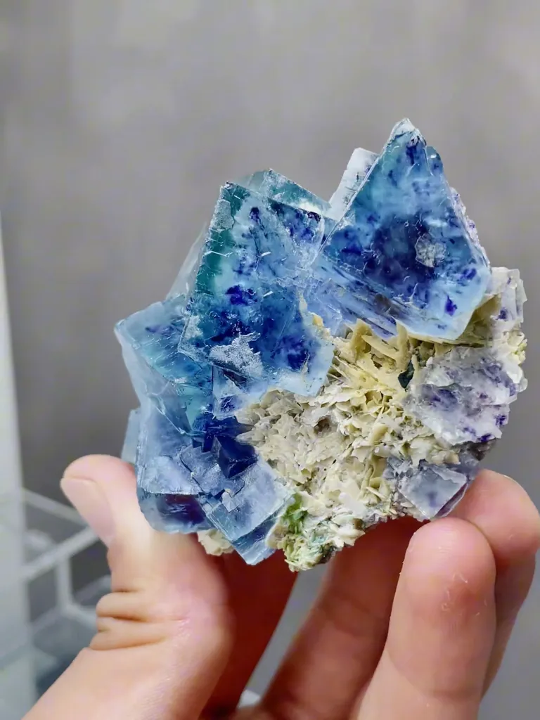 Natural Blue Purple Phantom Fluorite comes from Yindu,Inner Mongolia 70*40*65MM - image 3