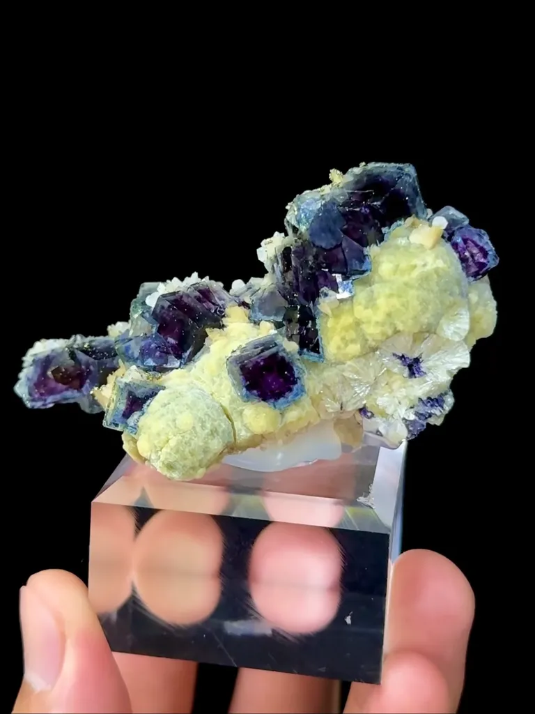 Natural Blue Purple Phantom Fluorite Flaky Calcite and Mica Coexist comes from Yindu,Neimenggu 65*35*35MM - image 2