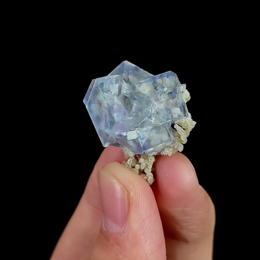 Natural Blue Transparent Cubic Fluorite and Mica, Mineral Specimen:Yaogangxian,Hunan (25*25*20MM) - image 8