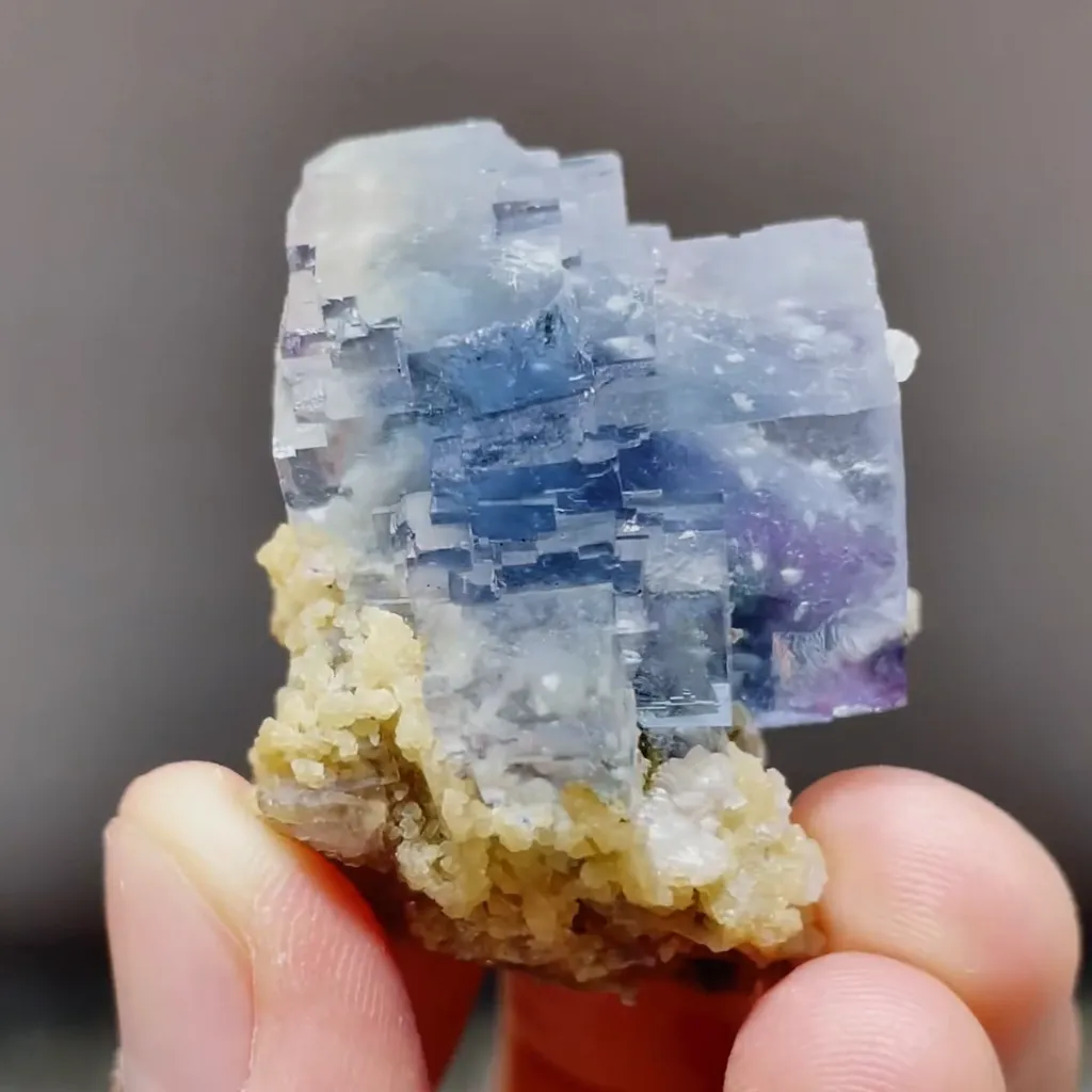 Natural Blue Transparent Cubic Fluorite and Mica Symbiosis comes from Yaogangxian,Hunan 30*30*35MM - image 2