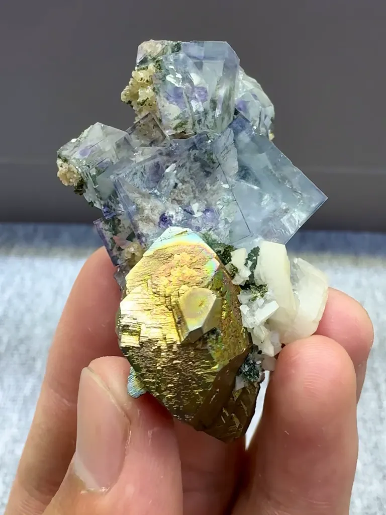 Natural Blue Transparent Cubic Fluorite comes from Yaogangxian,Hunan 50*35*20MM - image 2