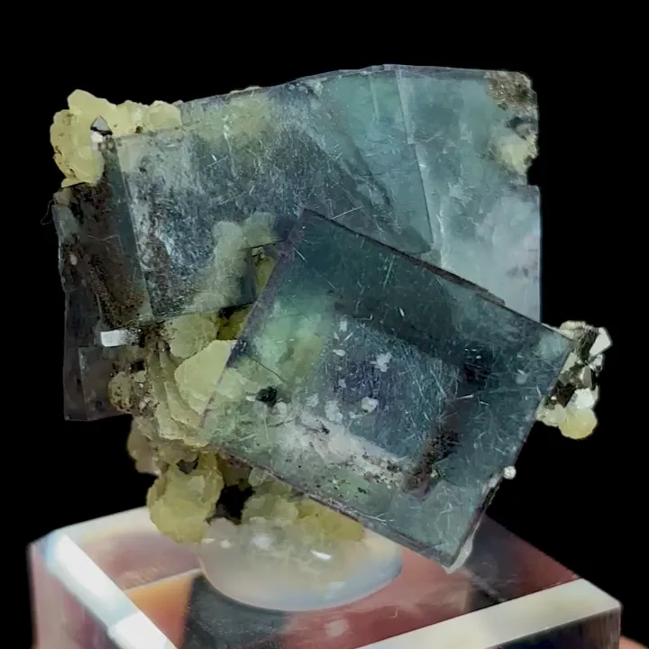 Natural Blue Transparent Cubic Fluorite, Mineral Specimen:Yaogangxian,Hunan (30*30*35MM) image