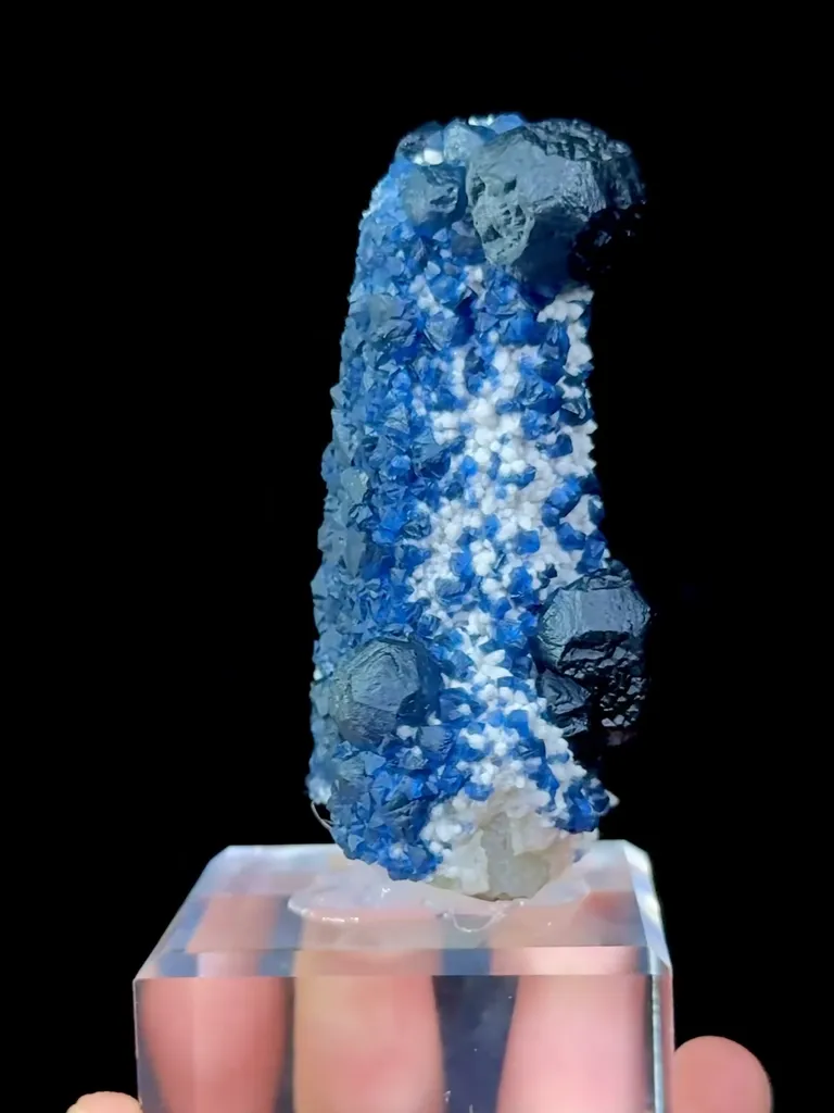 Natural Blueberry Fluorite and Quartz Coexist comes from Huanggangliang,Neimenggu 40*35*70MM - image 2
