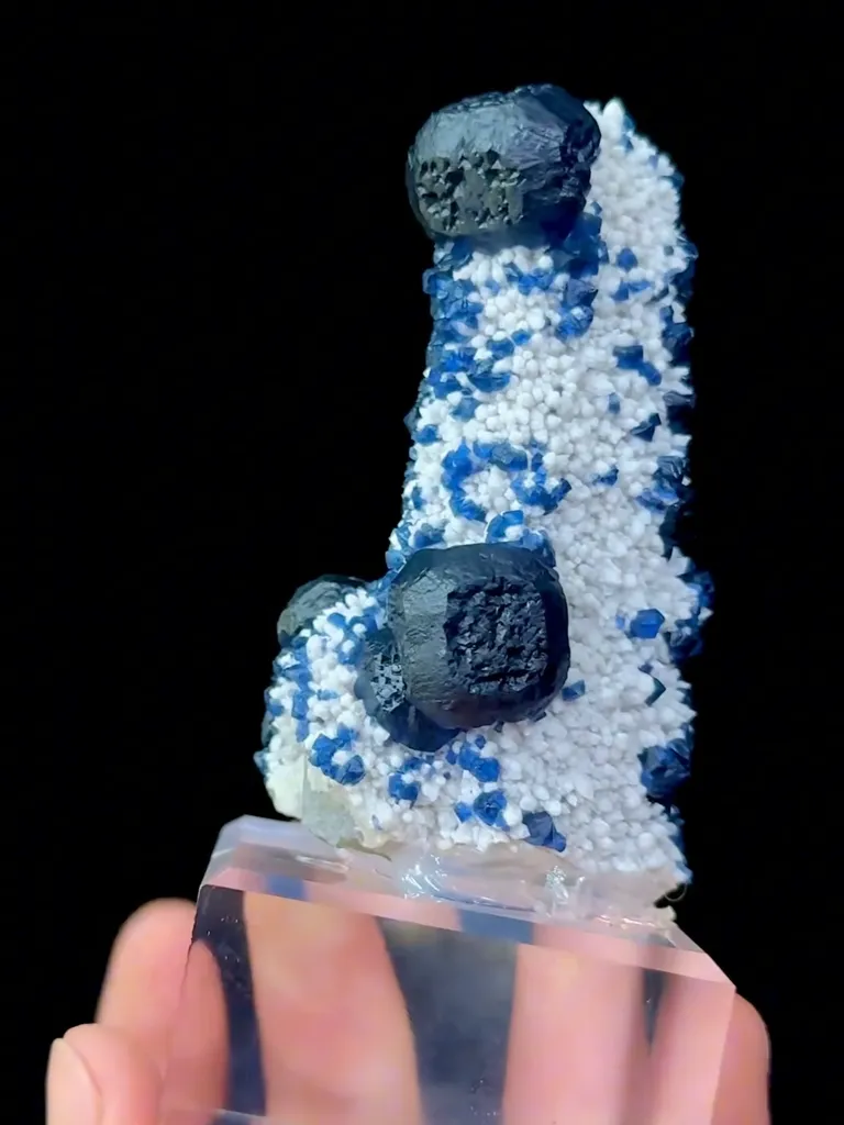 Natural Blueberry Fluorite and Quartz Coexist comes from Huanggangliang,Neimenggu 40*35*70MM - image 5