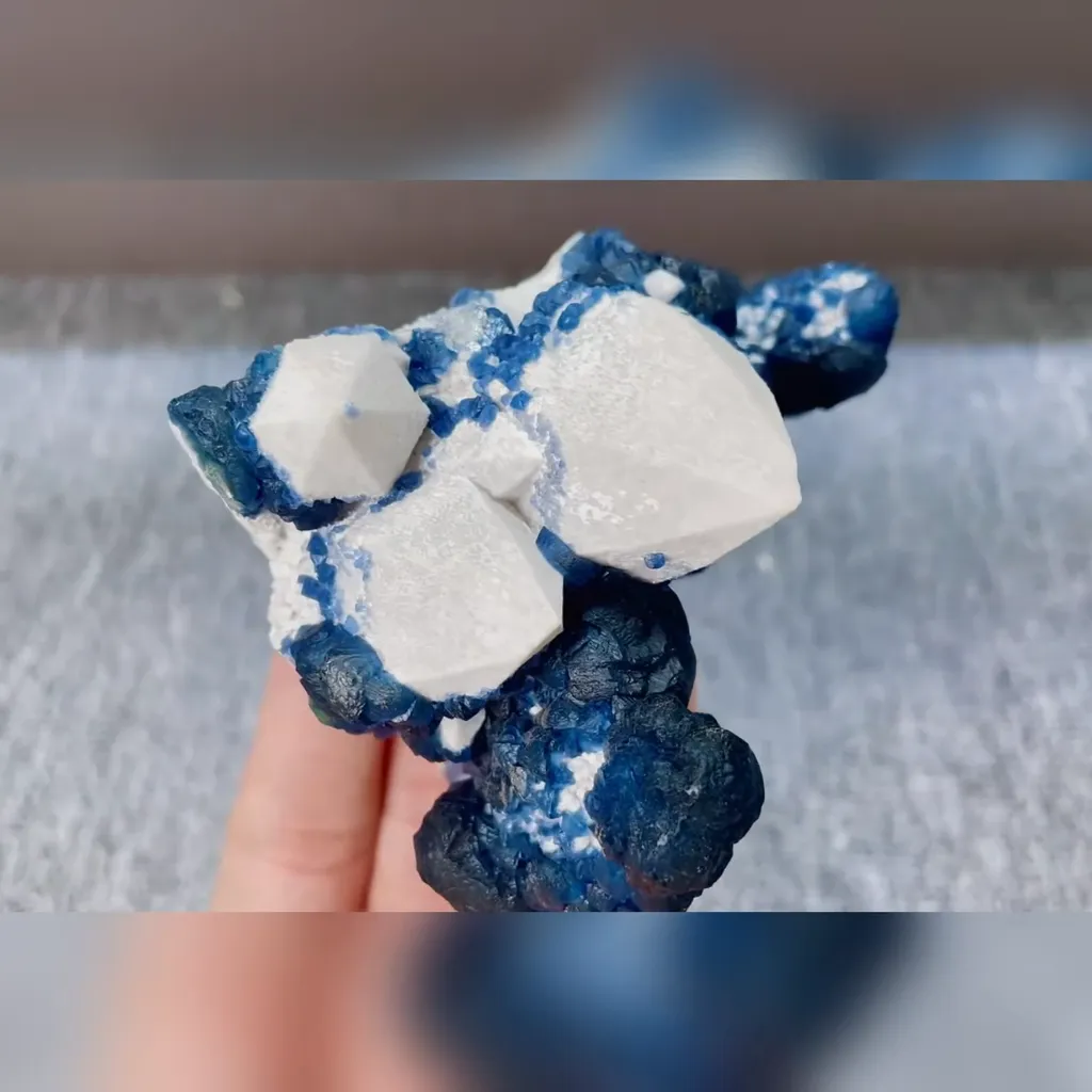 Natural Blueberry Fluorite and Quartz Symbiosis comes from Inner Mongolia,China 100*75*60MM - image 4