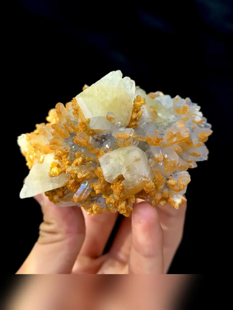 Natural Calcite and crystal coexist comes from  Daye 70*65*55MM - image 2