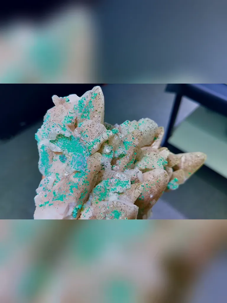 Natural Calcite and Malachite Symbiosis comes from Hunan,China 200*140*80MM - image 2