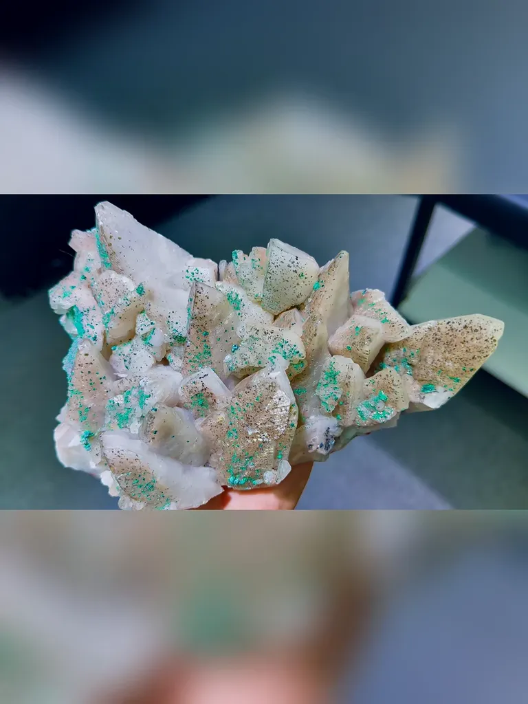 Natural Calcite and Malachite Symbiosis comes from Hunan,China 200*140*80MM image