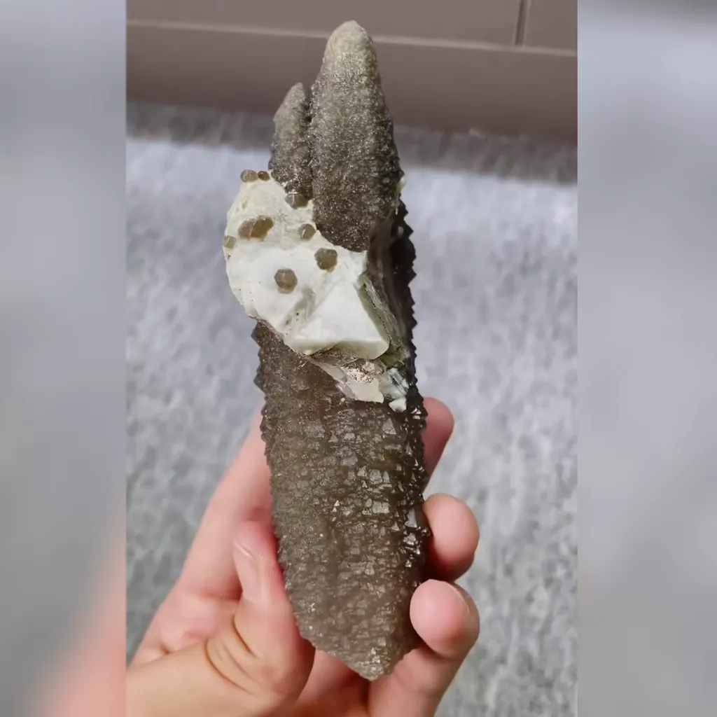 Natural Calcite and Quartz Symbiosis comes from Daye,Hubei 45*130*35MM - image 3