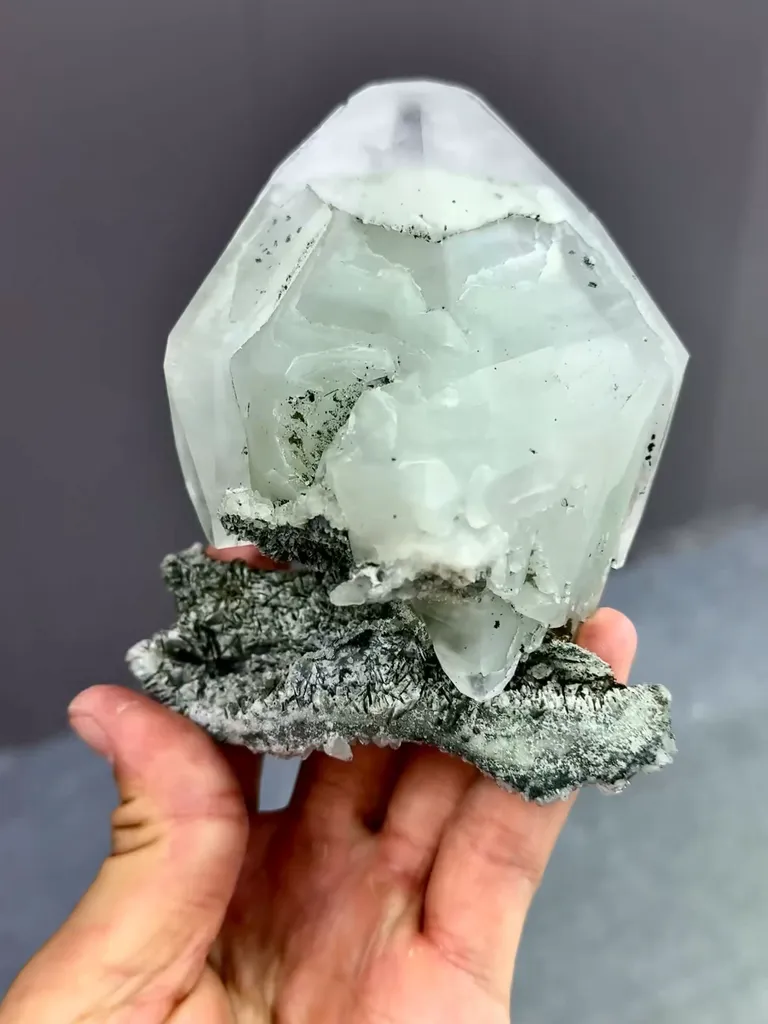 Natural Calcite comes from Daye,Hubei 100*55*120MM - image 4