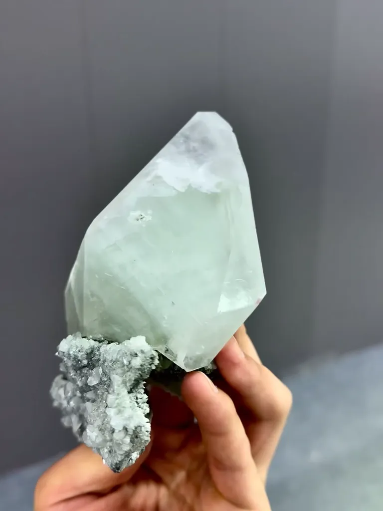 Natural Calcite comes from Daye,Hubei 100*55*120MM - image 3