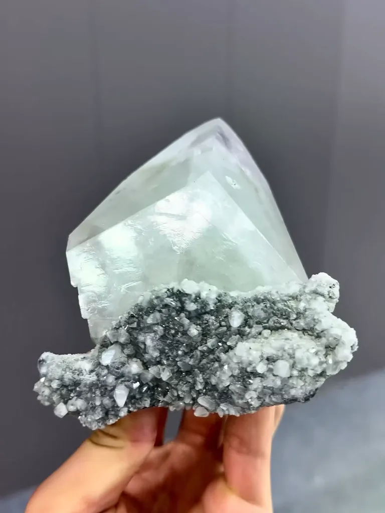 Natural Calcite comes from Daye,Hubei 100*55*120MM - image 2