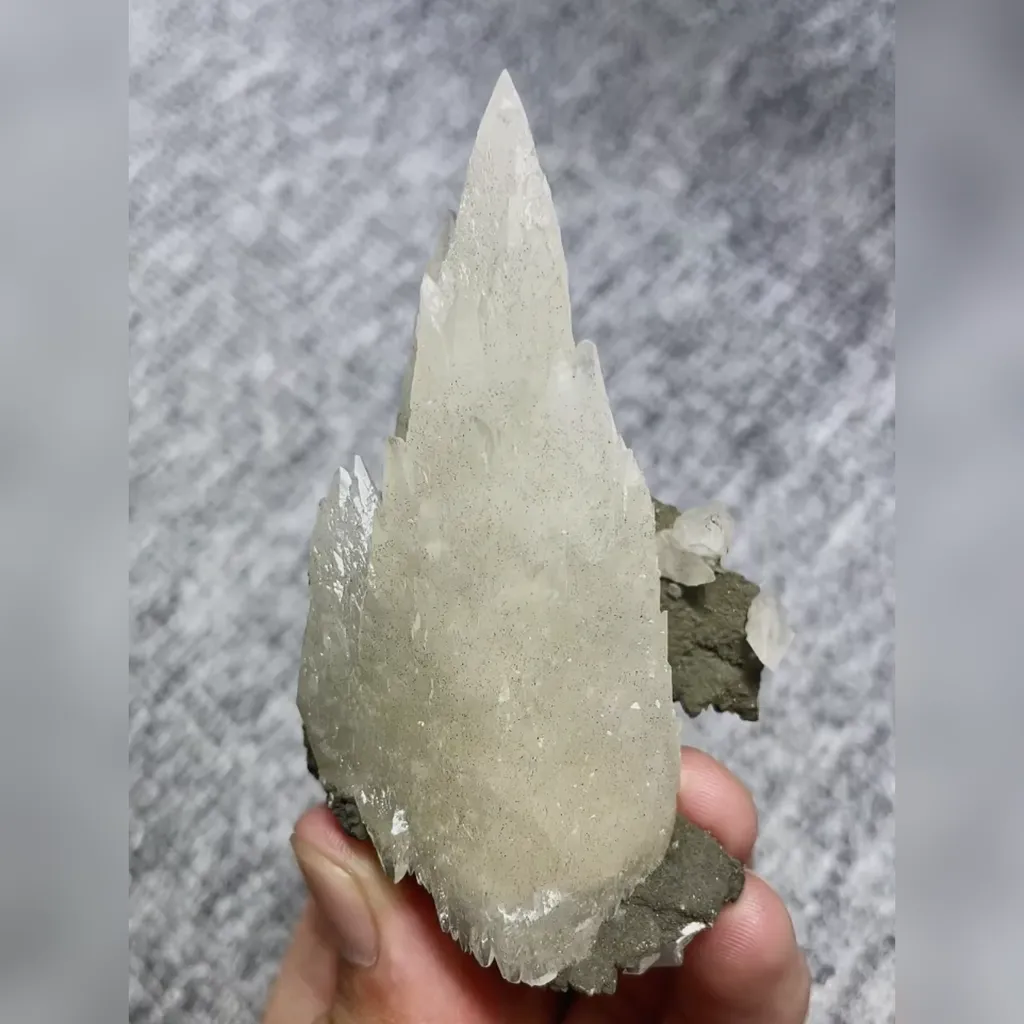 Natural Calcite comes from Daye,Hubei 50*35*80MM image