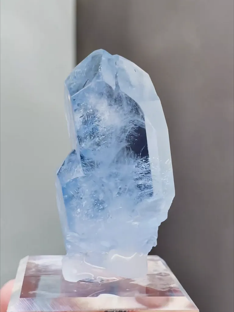 Natural Celestite comes from Madagascar 20*23*45MM - image 3