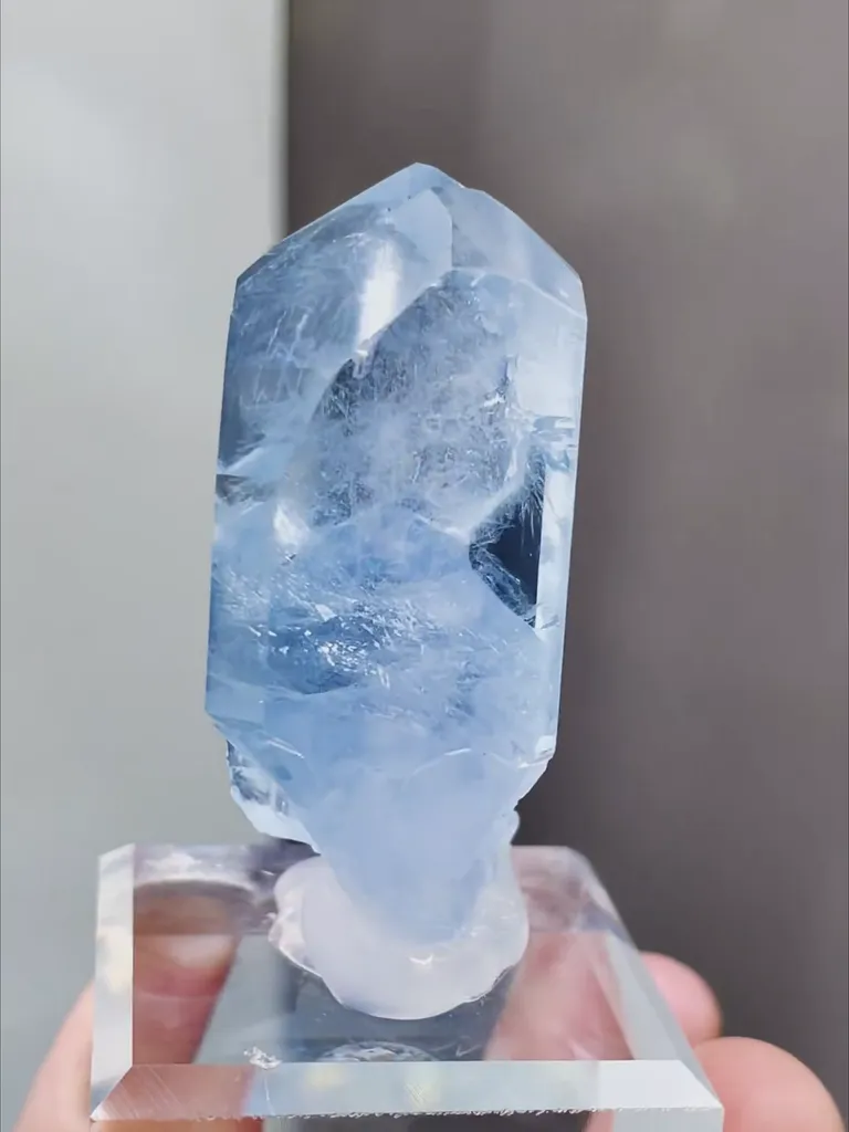 Natural Celestite comes from Madagascar 20*23*45MM - image 2