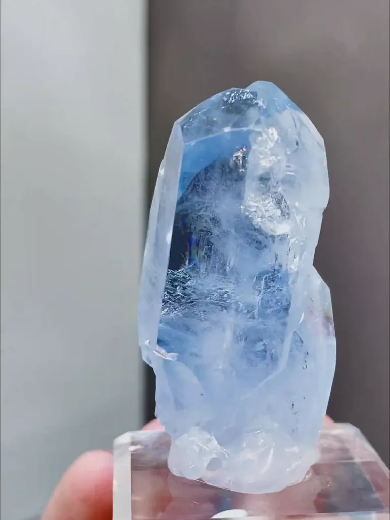 Natural Celestite comes from Madagascar 20*23*45MM - image 5
