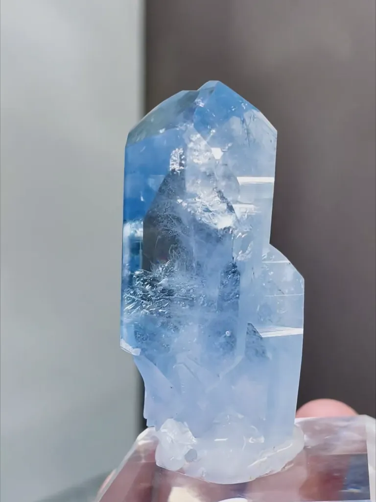 Natural Celestite comes from Madagascar 20*23*45MM - image 6